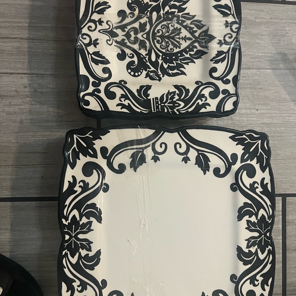 222 fifth muse plate black